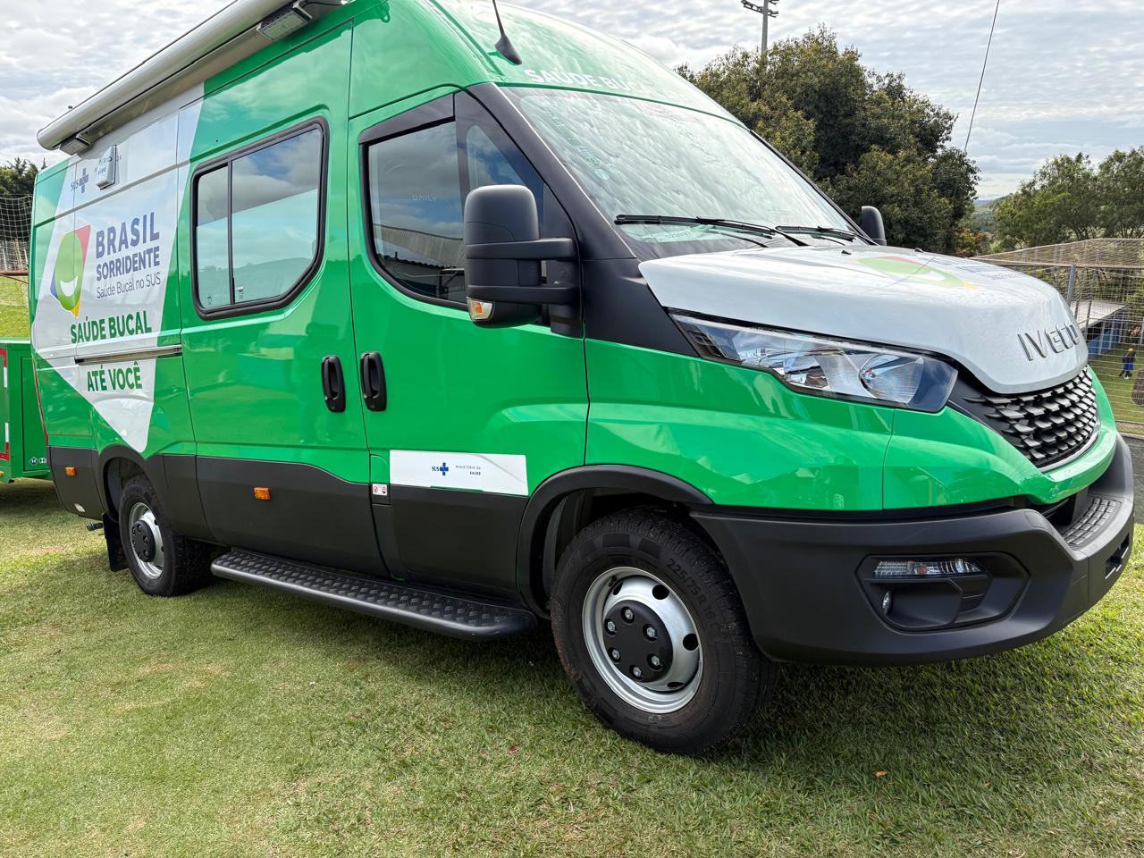 Godoy Moreira recebe van equipada para ampliar atendimento odontológico
